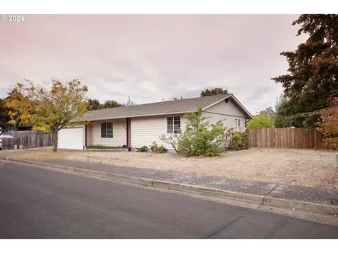 525 Tracy Place Junction City OR 97448