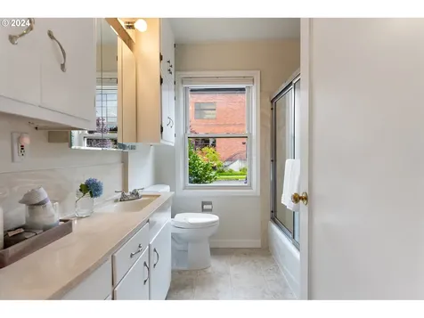 1923 Ne 80th Avenue Portland OR 97213