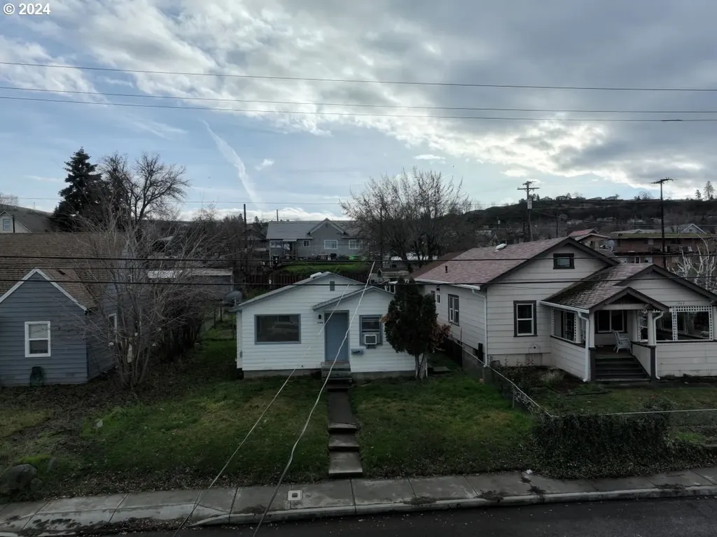 1206 E 10th Street The Dalles OR 97058