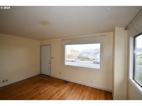 1206 E 10th Street The Dalles OR 97058
