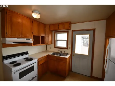1206 E 10th Street The Dalles OR 97058