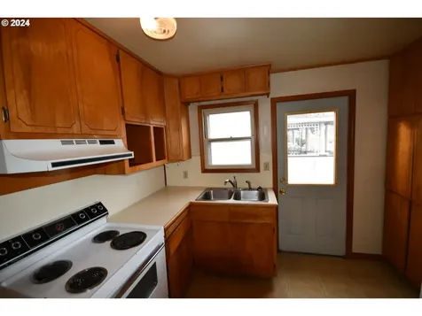 1206 E 10th Street The Dalles OR 97058