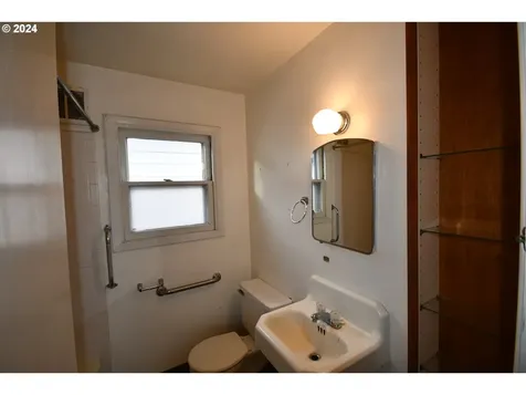 1206 E 10th Street The Dalles OR 97058
