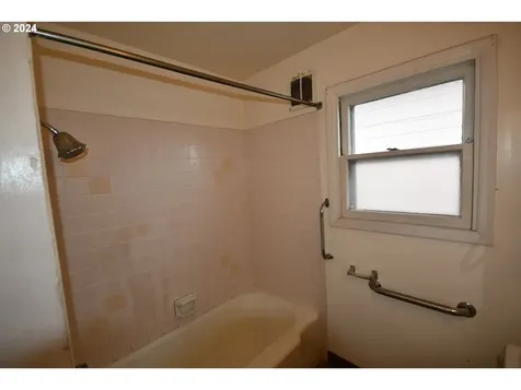 1206 E 10th Street The Dalles OR 97058