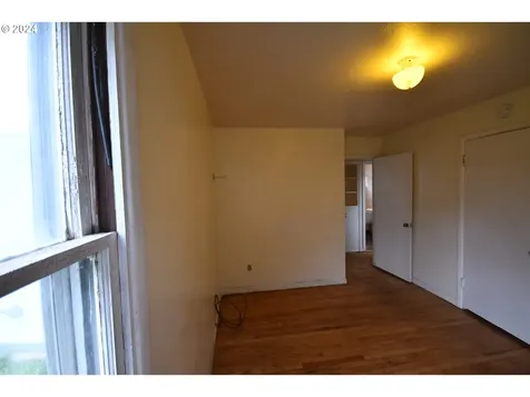 1206 E 10th Street The Dalles OR 97058