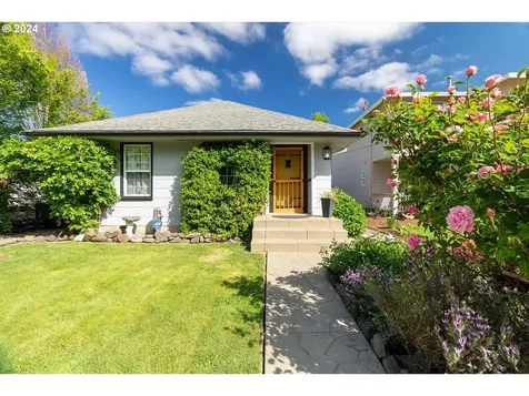 230 E Jersey Street Gladstone OR 97027