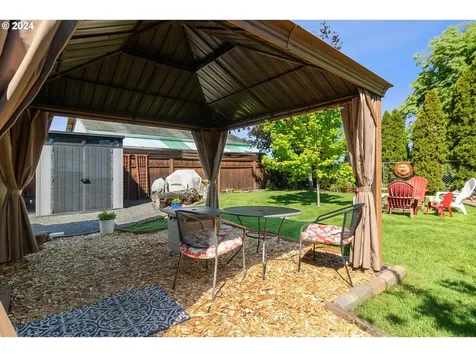 230 E Jersey Street Gladstone OR 97027