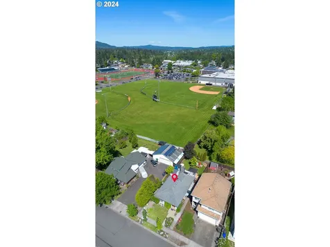 230 E Jersey Street Gladstone OR 97027
