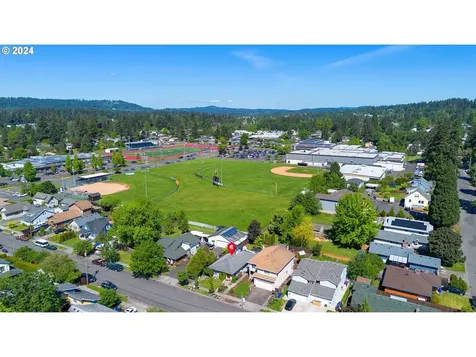 230 E Jersey Street Gladstone OR 97027
