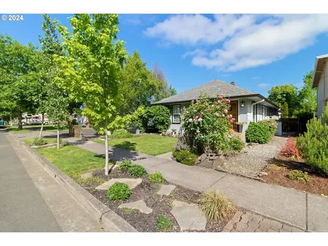 230 E Jersey Street Gladstone OR 97027