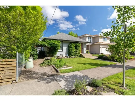 230 E Jersey Street Gladstone OR 97027