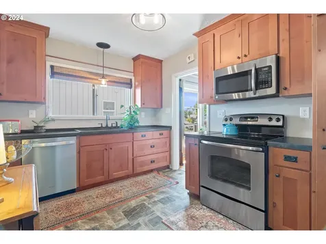 230 E Jersey Street Gladstone OR 97027