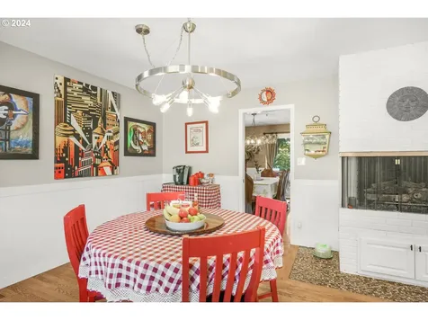 2015 Sw Warwick Avenue Portland OR 97225