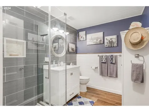 2015 Sw Warwick Avenue Portland OR 97225
