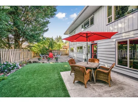 2015 Sw Warwick Avenue Portland OR 97225