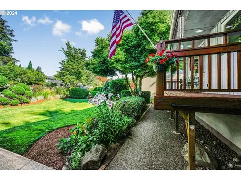 2015 Sw Warwick Avenue Portland OR 97225