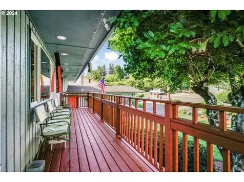 2015 Sw Warwick Avenue Portland OR 97225