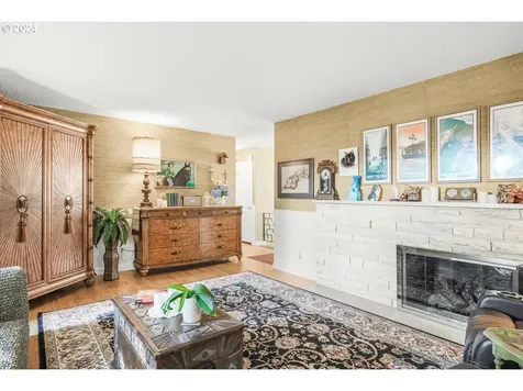 2015 Sw Warwick Avenue Portland OR 97225