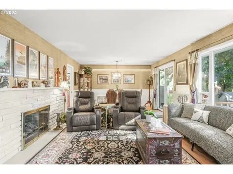2015 Sw Warwick Avenue Portland OR 97225