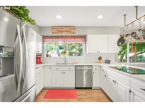 2015 Sw Warwick Avenue Portland OR 97225