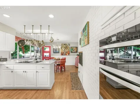 2015 Sw Warwick Avenue Portland OR 97225