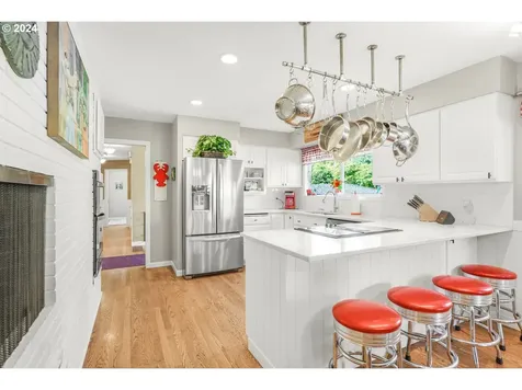 2015 Sw Warwick Avenue Portland OR 97225