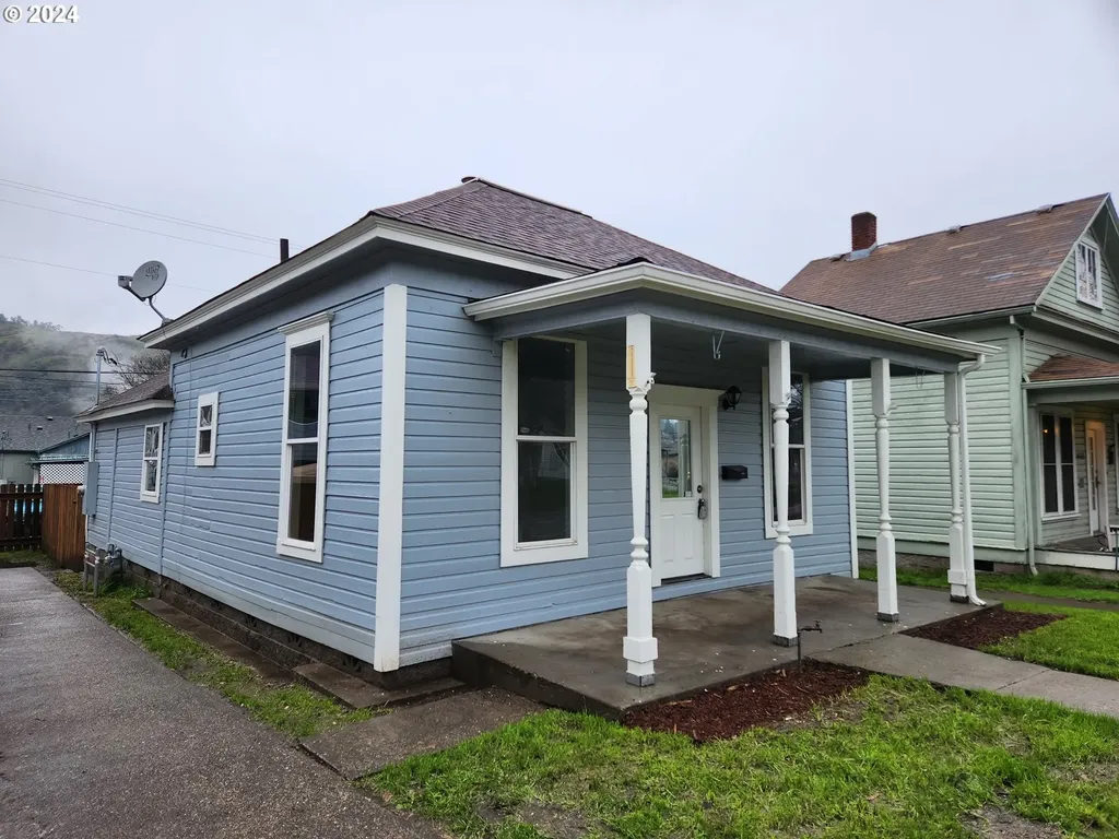 1426 SE Pine Street Roseburg OR 97470