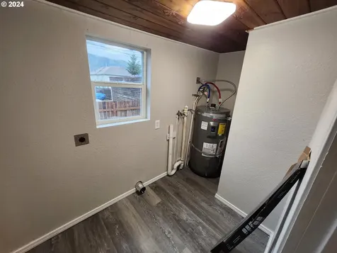 1426 SE Pine Street Roseburg OR 97470