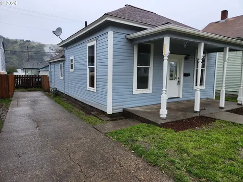 1426 SE Pine Street Roseburg OR 97470