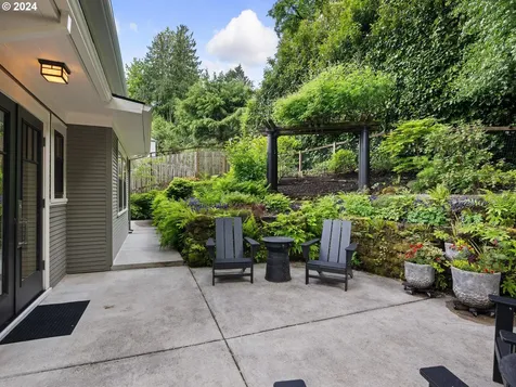 3432 NW Thurman Street Portland OR 97210