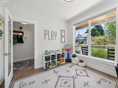 4025 Se Malden Street Portland OR 97202