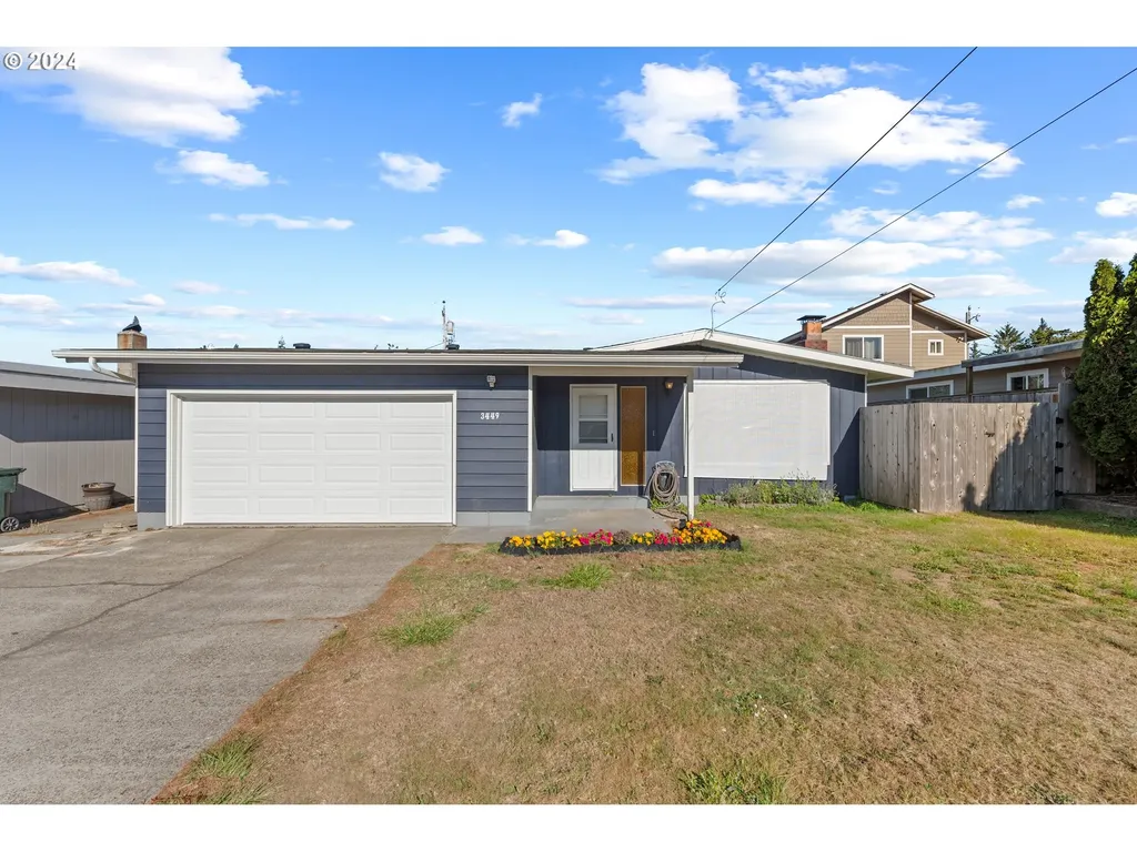 3449 Spruce Street North Bend OR 97459