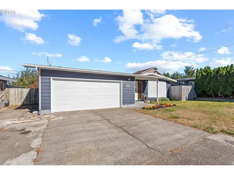 3449 Spruce Street North Bend OR 97459