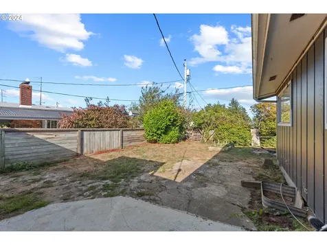 3449 Spruce Street North Bend OR 97459