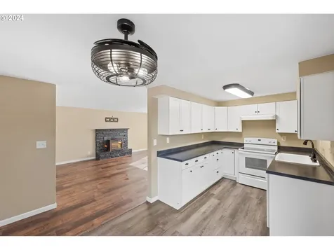 3449 Spruce Street North Bend OR 97459