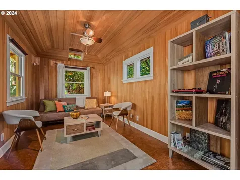 1605 Se Lexington Street Portland OR 97202