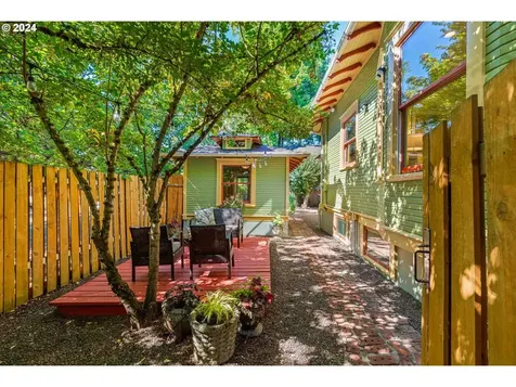 1605 Se Lexington Street Portland OR 97202