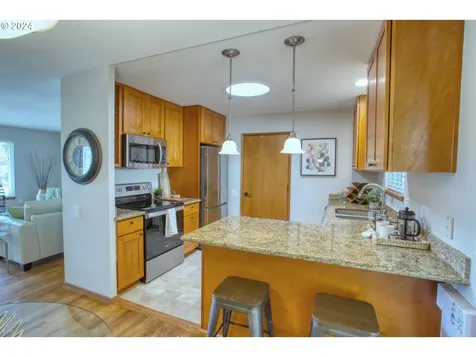 15615 Sw Queen Victoria Place Portland OR 97224