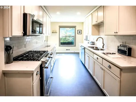 10610 Ne Russell Court Portland OR 97220