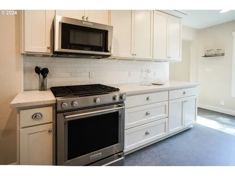 10610 Ne Russell Court Portland OR 97220