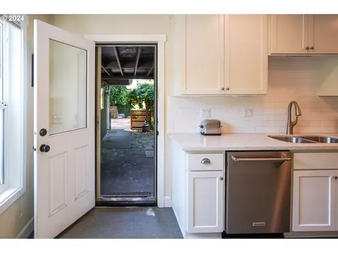 10610 Ne Russell Court Portland OR 97220
