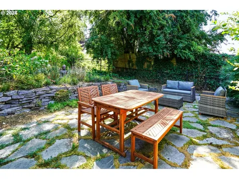 10610 Ne Russell Court Portland OR 97220