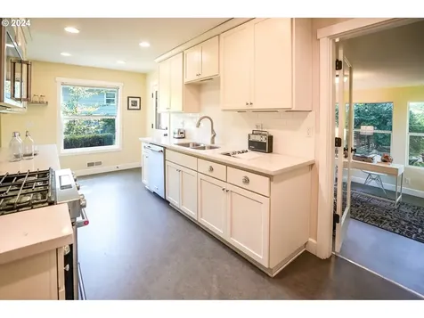 10610 Ne Russell Court Portland OR 97220
