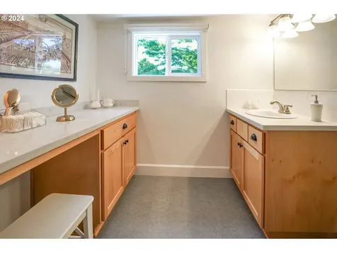10610 Ne Russell Court Portland OR 97220