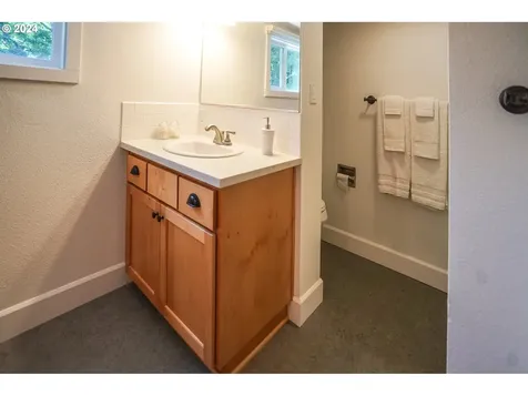 10610 Ne Russell Court Portland OR 97220