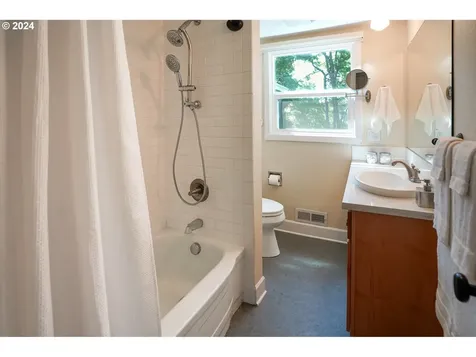 10610 Ne Russell Court Portland OR 97220