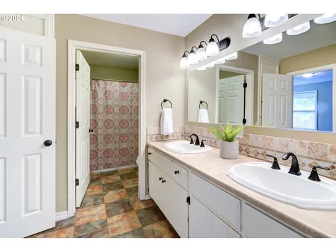 2565 N Washougal River Road Washougal WA 98671