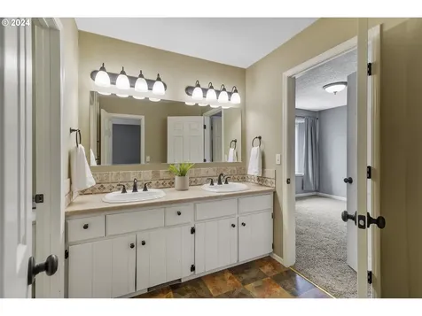 2565 N Washougal River Road Washougal WA 98671