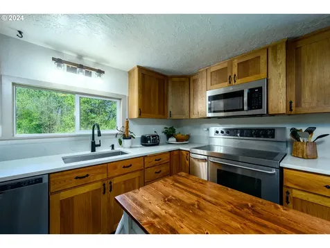 7100 Ash Street Grand Ronde OR 97347
