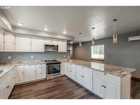 739 Parry Road Falls City OR 97344